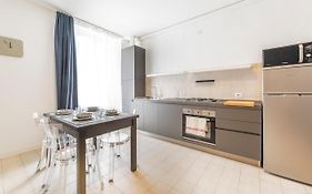Roomy Apartment X6 close to Subway!