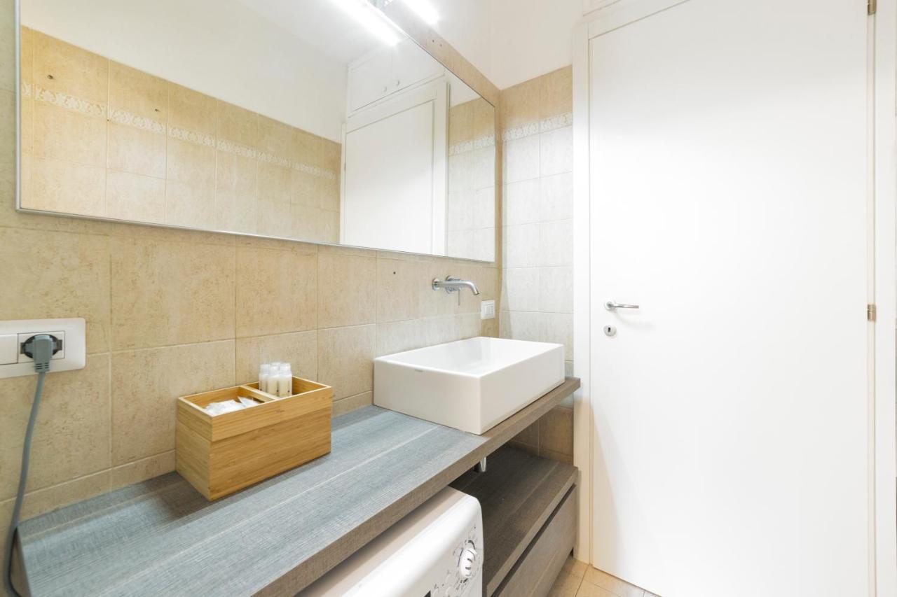 Roomy Apartment Close To Subway M5! Milán Exterior foto
